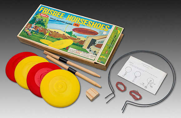 Wham-O—Frisbee Horseshoes—4th Style—Set Contents