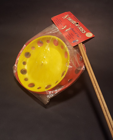 Empire Plastics—TWIRL-N-TOSS—Two Plate Set—Small Yellow & Large Red